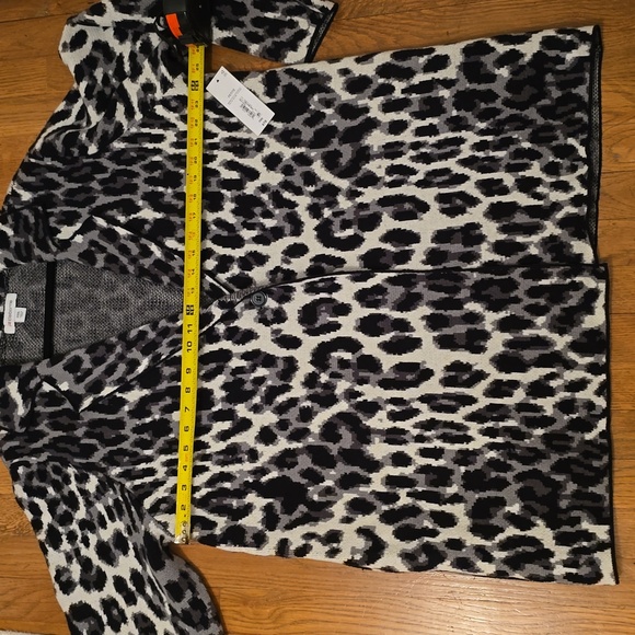LIZ CLAIBORNE WOMENS PLUS SIZE GRAY/BLACK ANIMAL PRINT FRONT BUTTON SWEATER PXXL - Picture 10 of 16